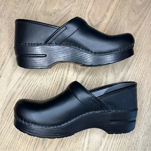 New! Dansko Professional Women’s Black Slip Resistant Clogs Work Size 38 7.5-8 - Picture 8 of 11